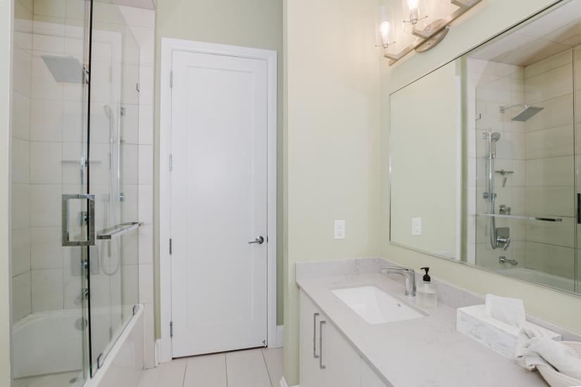 Property listing for #LPH13-118 King St. E., Hamilton, ON