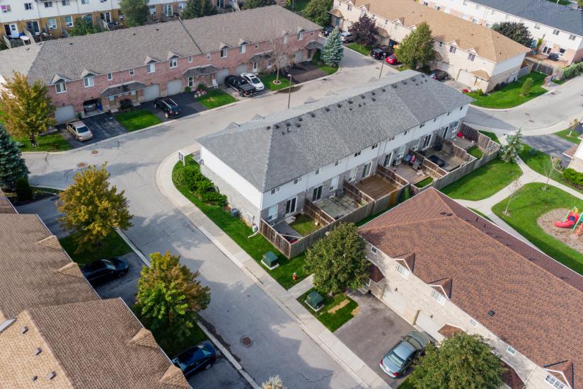 Property listing for #24-39 Pinewoods Dr., Stoney Creek, Ontario