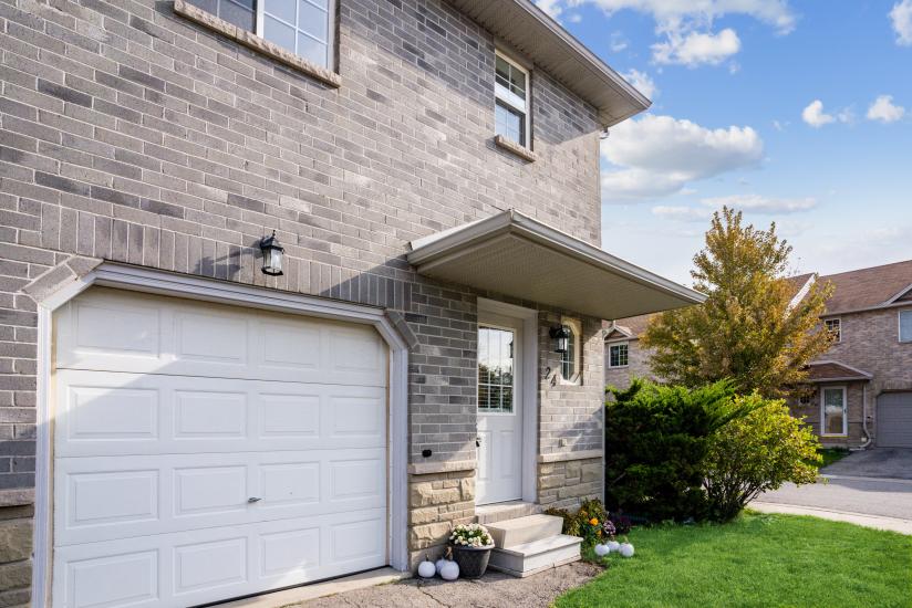 Property listing for #24-39 Pinewoods Dr., Stoney Creek, Ontario