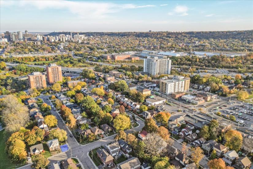 Property listing for 16 Paradise Rd. N., Hamilton, ON